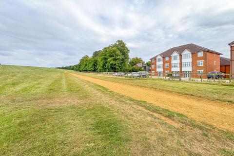 2 bed property, in Hillside, £135,000