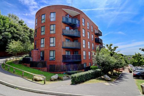 2 bed property, in Olympic Way, £260,000