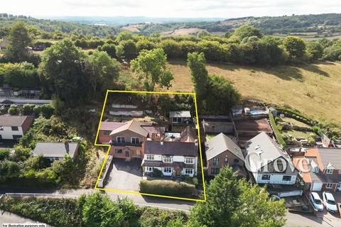 4 bed property, in Dark Lane, £599,000