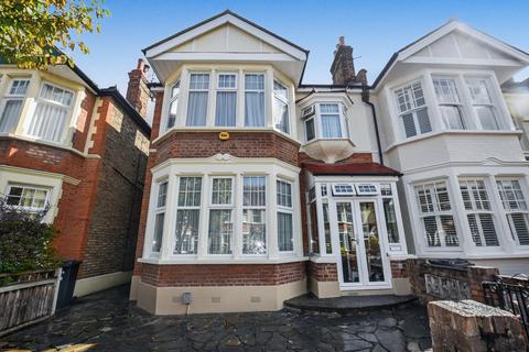 4 bed property, in Belgrave Road, £1,135,000
