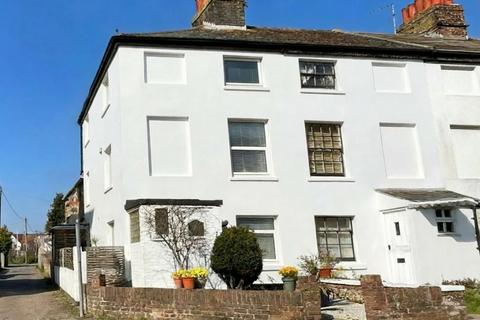 3 bed property, in Arundel Road, £300,000