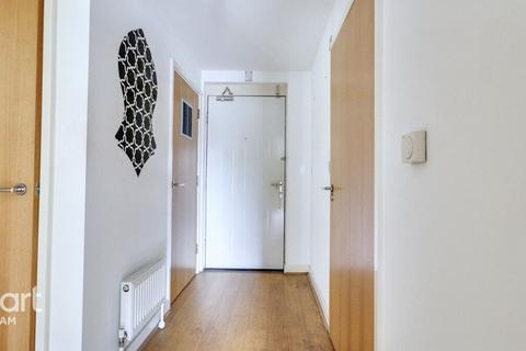1 bed property, in Walton Road, £233,000