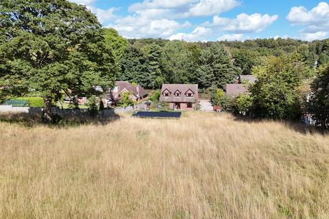 4 bed property, in Park Lane, £500,000