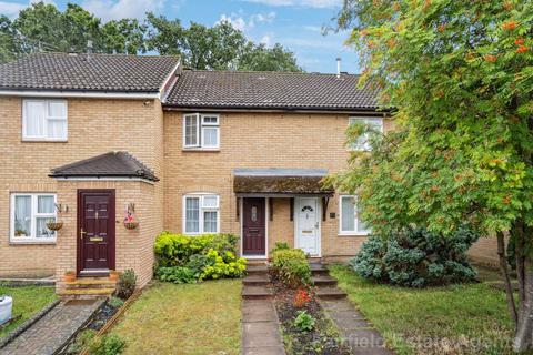 2 bed property, in Redwood Close, £380,000