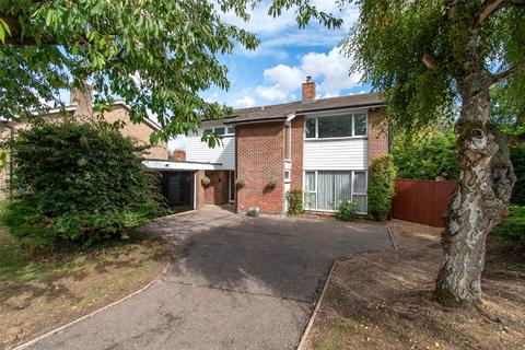 4 bed property, in Munts Meadow, £850,000