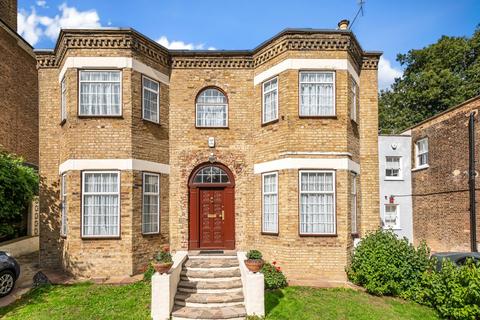 4 bed property, in Hamlet Road, £1,150,000