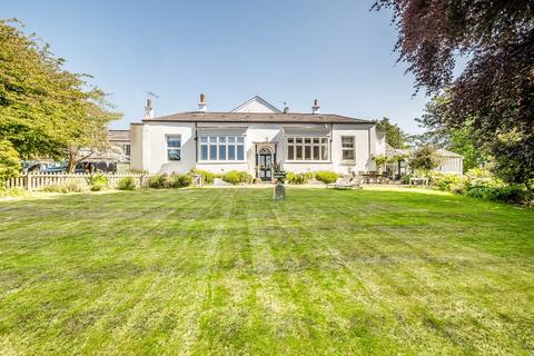 5 bed property, in Oak Hill, £1,150,000