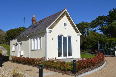 2 bed property, in St. Margarets Bay CT15, £600,000
