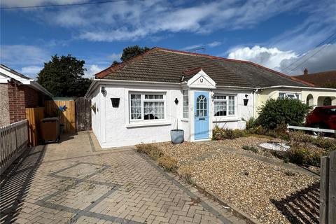2 bed property, in Holland Road, £175,000