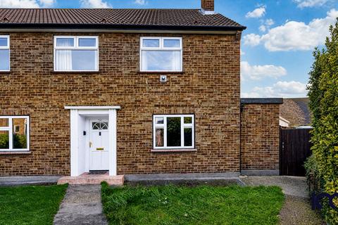 2 bed property, in Dunedin Road, £300,000