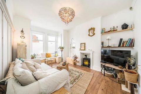 2 bed property, in Nadine Street, £450,000