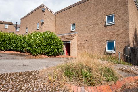 2 bed property, in Rothesay Croft, £98,000