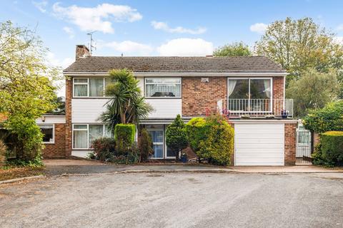 4 bed property, in The Fairways, £840,000