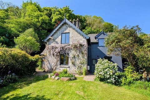 3 bed property, in Slade lane, £795,000