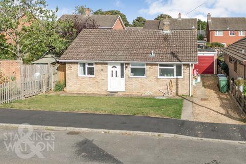 2 bed property, in St. Marys Close, £230,000