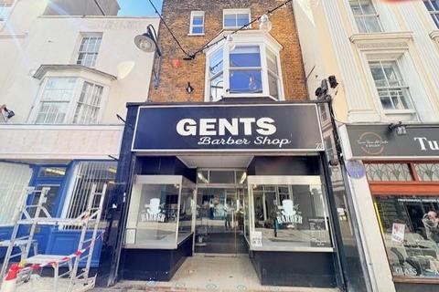 3 bed property, in Albert Court, £369,995
