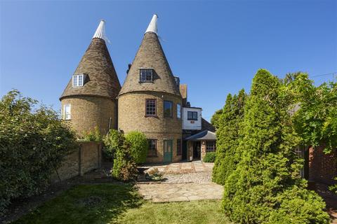 4 bed property, in North Oast House, £775,000
