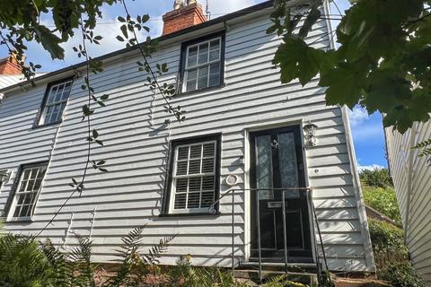 2 bed property, in Western Avenue, £295,000