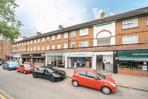 1 bed property, in Marsh Road, £200,000