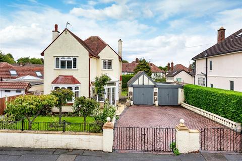 3 bed property, in 5 Knights Crescent, £425,000