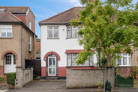 3 bed property, in Newton Avenue, £675,000