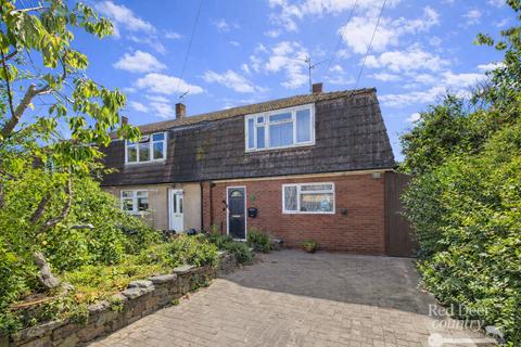 3 bed property, in Whitecroft, £199,950