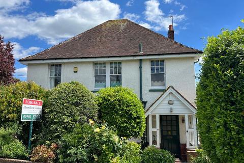 4 bed property, in Goring Road, £750,000