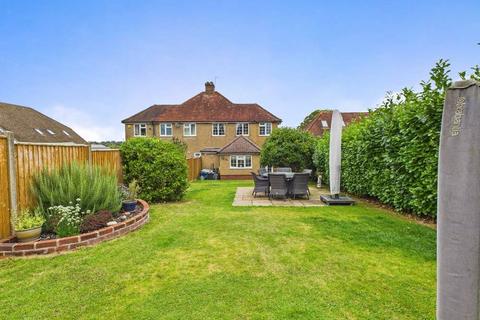 4 bed property, in Chartridge Lane, £680,000