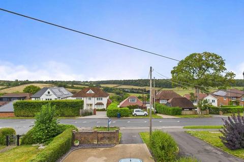 4 bed property, in Chartridge Lane, £665,000