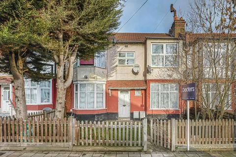 2 bed property, in Ellison Road, £380,000