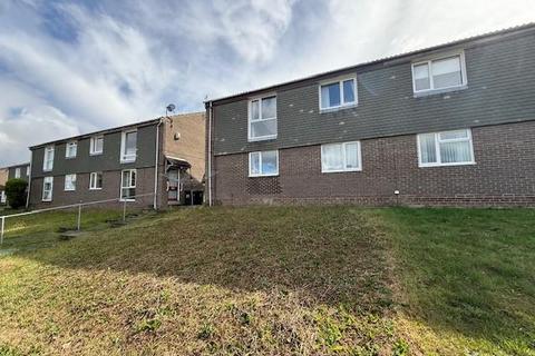 2 bed property, in Cranbrook Drive, £56,350