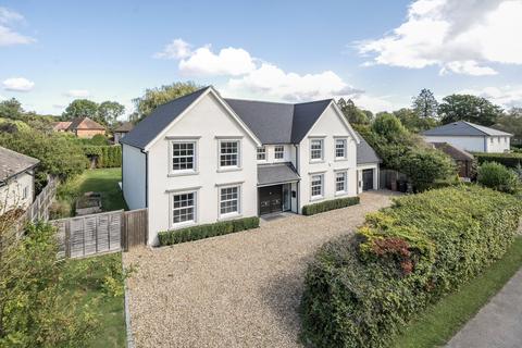 5 bed property, in Manor Close, £2,150,000
