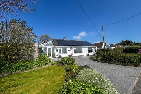 4 bed property, in Ffordd Uchaf, £350,000