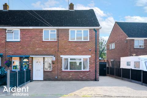 2 bed property, in Wood Road, £310,000