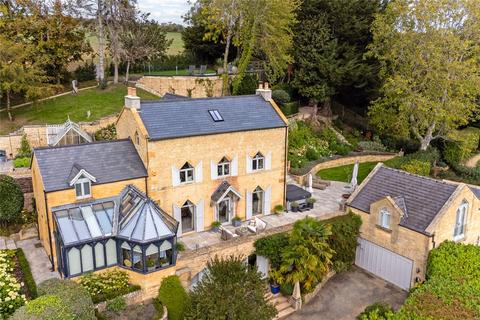 4 bed property, in High Street, £1,950,000