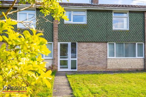 3 bed property, in St. Peters Close, £240,000