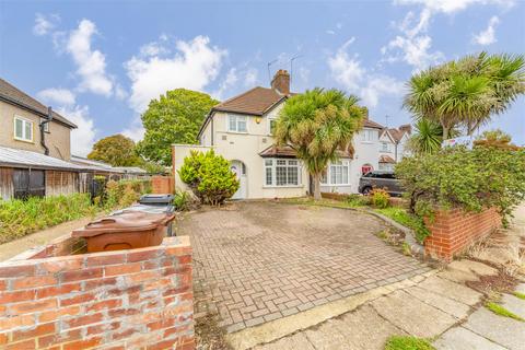 3 bed property, in Sutton Way, £750,000