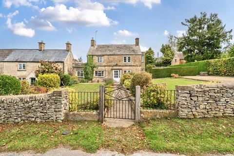 4 bed property, in Eastcombe, £550,000