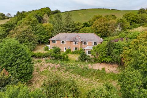 7 bed property, in Fairways, £600,000