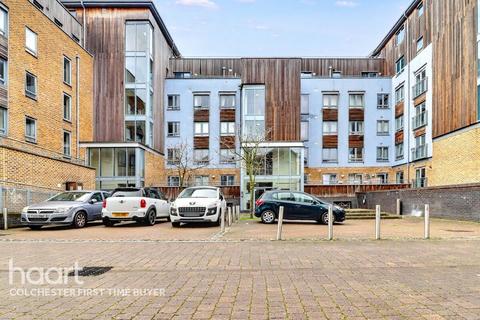 2 bed property, in Quayside Drive, £160,000
