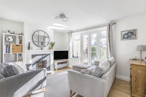3 bed property, in Digswell Road, £600,000