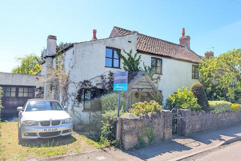 4 bed property, in Upper Tockington Road, £675,000