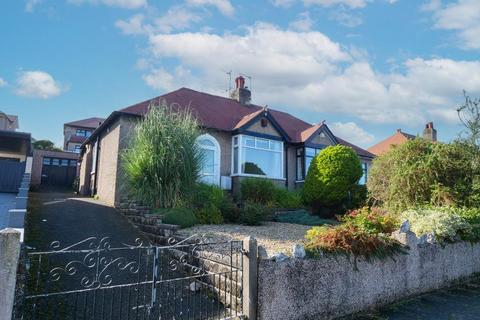 3 bed property, in Lister Grove, £230,000