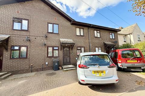2 bed property, in Holland Court, £160,000