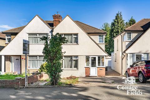 3 bed property, in Great Cambridge Road, £475,000