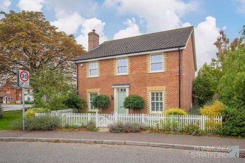 4 bed property, in Byfords Way, £450,000