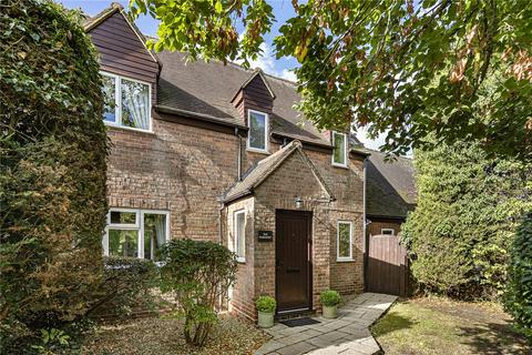 3 bed property, in Hillesden, £1,400,000