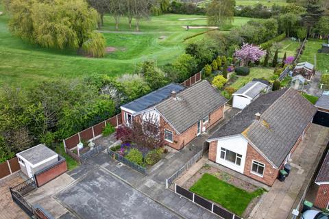 2 bed property, in Burnham Avenue, £350,000