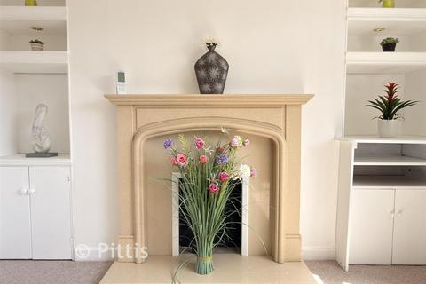 3 bed property, in Grenville Drive, £225,000