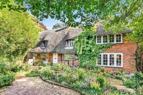 4 bed property, in Pitt, £900,000
